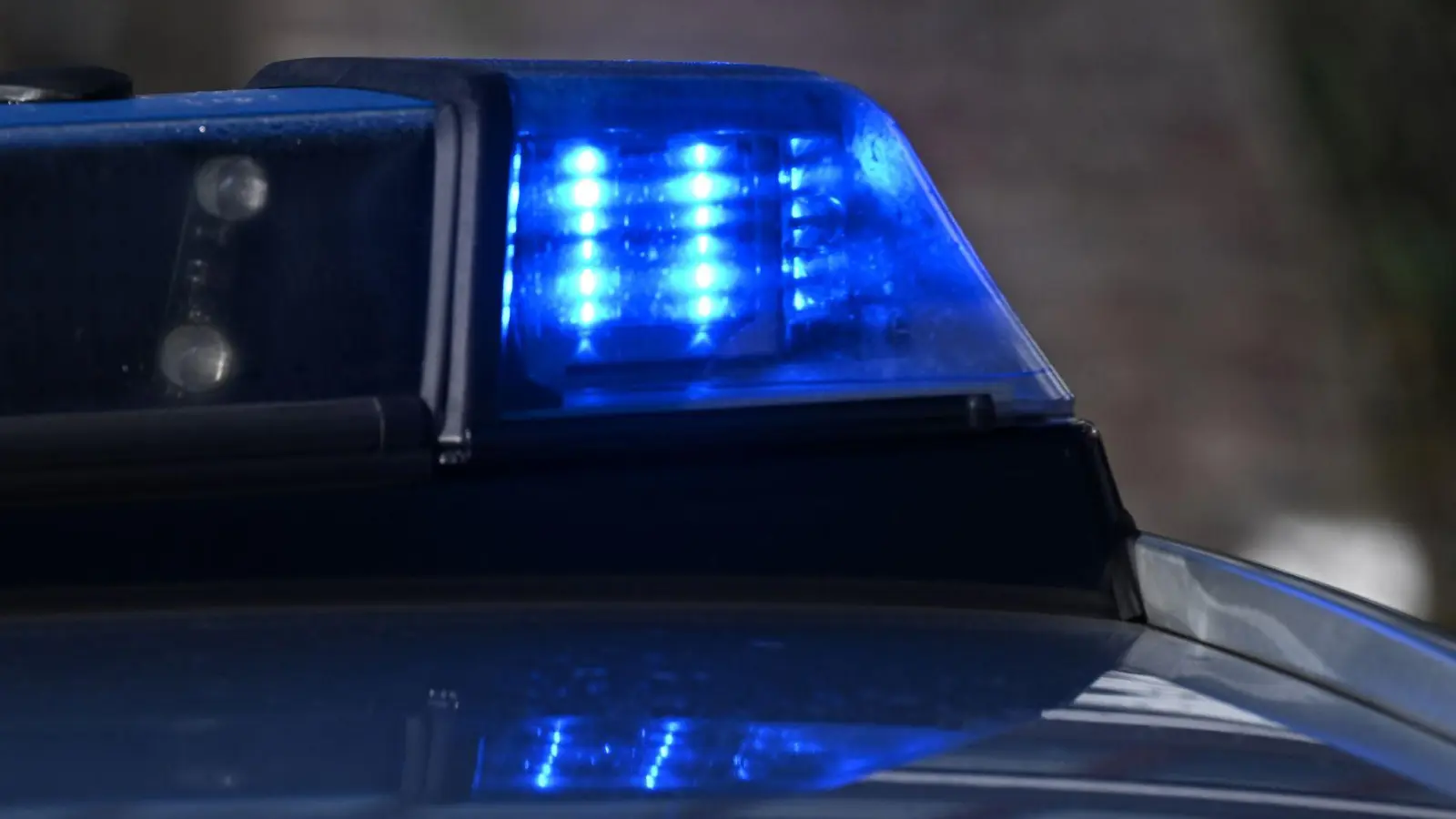 Die Polizei bittet Zeuginnen und Zeugen um Mithilfe. (Symbolbild) (Foto: Bernd Weißbrod/dpa)