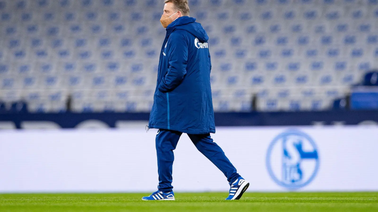 Schalkes Interimstrainer Mike Büskens. (Foto: Guido Kirchner/dpa)