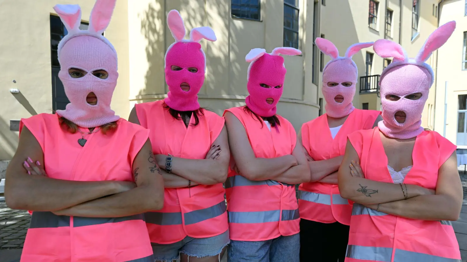 Push-TAN-Bunnys - Jahresschau „summaery 2025” auf dem Campus der Bauhaus-Universität (Foto: Martin Schutt/dpa)