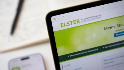 Lohnsteuer schon im Dezember senken: Wer 2026 hohe steuerlich relevante Ausgaben hatte, kann einen Antrag bis spätestens 30. November stellen. (Foto: Nico Tapia/dpa-tmn)