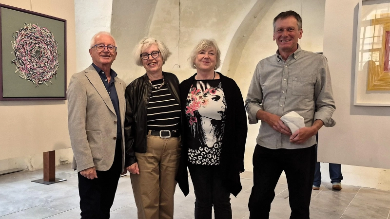 Sie zeigen im Fleischhaus aktuell vier Arten von Kunst (von links): Reinhard Schuster, Irmtraut Schmidt-Hartung, Sabine Schricker-Müller und Michael Borgelt. (Foto: Margit Schwandt)