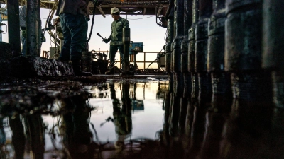 Methan entsteht auch in der Öl- und Gasindustrie. (Archivbild) (Foto: David Goldman/AP/dpa)