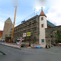 In den kommenden sechs Wochen bekommt das Haus C der Dinkelsbühler Spitalanlage ein neues Dach. (Foto: Stefan Neidl)
