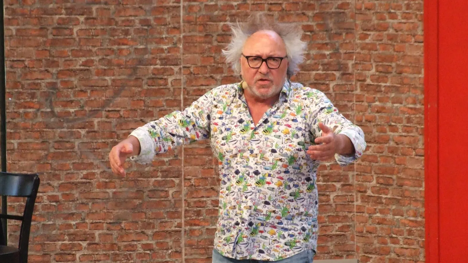 Arbeitete bei seinem Auftritt auf der Dinkelsbühler Freilichtbühne eine Vielzahl von Themen ab: der Kabarettist Urban Priol. (Foto: Jasmin Kiendl)