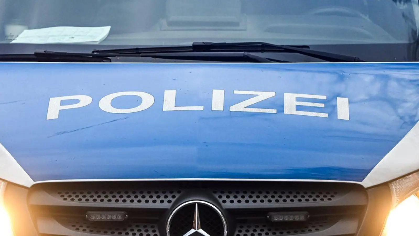 Der Reisebus soll nun geborgen werden. (Symbolbild) (Foto: Jens Kalaene/dpa)