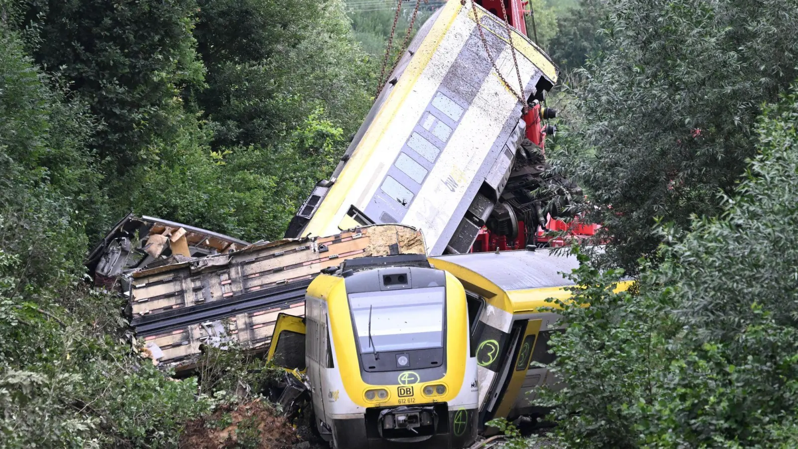 Bei dem Unglück in Oberschwaben starben drei Menschen. (Archivfoto) (Foto: Bernd Weißbrod/dpa)