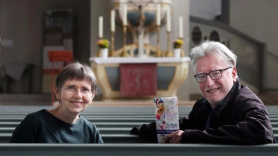 Stellen ihr Halbesjahresprogramm vor: Dekanatskantorin Ulrike Walch und Dekanatskantor Carl Friedrich Meyer. (Foto: Thomas Wirth)