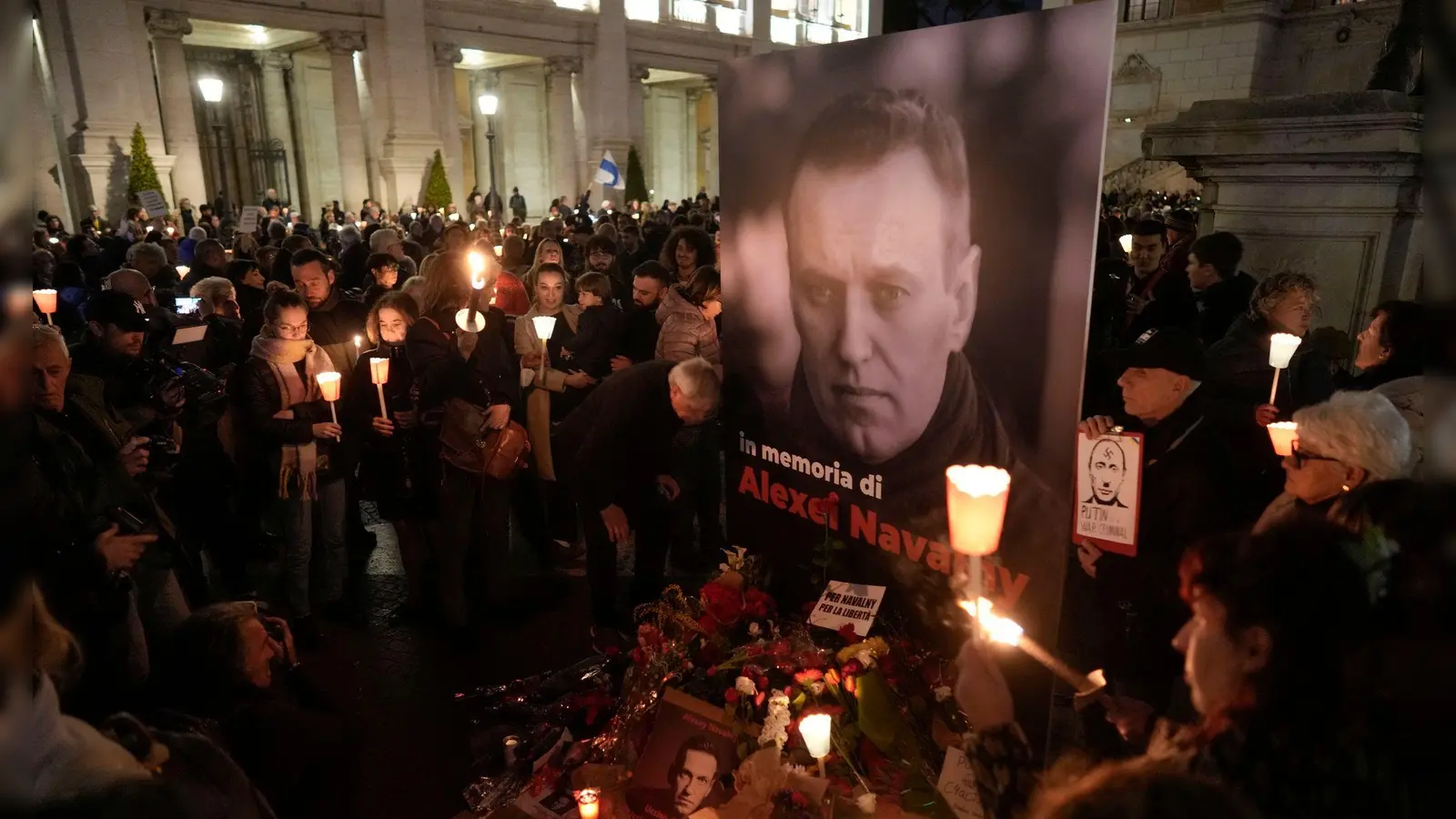 Auch außerhalb Russlands gibt es zahlreiche Gedenkveranstaltungen für den verstorbenen russischen Oppositionellen Alexej Nawalny. (Foto: Andrew Medichini/AP/dpa)