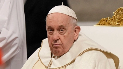 Positioniert sich in der Debatte um Geschlechtergerechtigkeit: Papst Franziskus. (Foto: Andrew Medichini/AP/dpa)