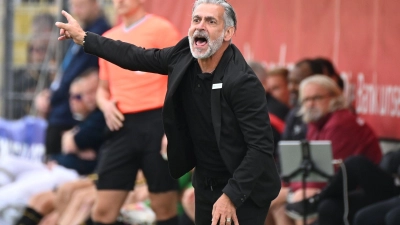 Münchens Trainer Maurizio Jacobacci gestikuliert. (Foto: Angelika Warmuth/dpa)