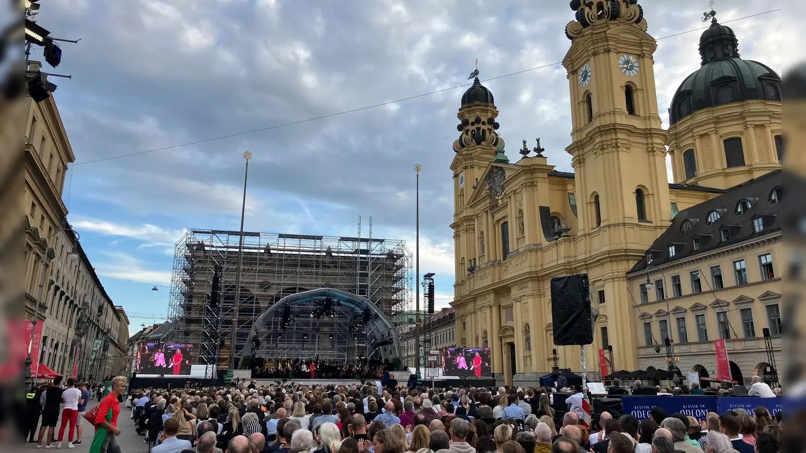 „Klassik am Odeonsplatz“ feiert Jubiläum. Das Open-Air-Event wird 25 Jahre alt.  (Foto: Britta Schultejans/dpa)