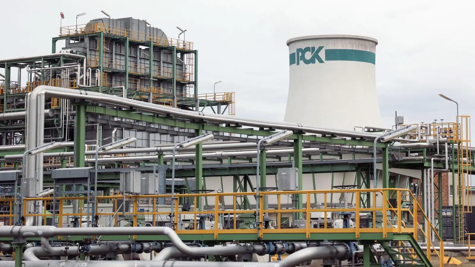 Die Raffinerie PCK in Schwedt versorgt Berlin und große Teile des Nordostens Deutschlands mit Treibstoff. (Foto: Joerg Carstensen/dpa)