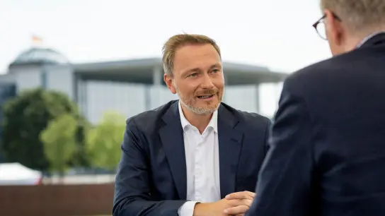 Bundesfinanzminister Christian Lindner beim Sommerinterview des ZDF. (Foto: Thomas Kierok/ZDF/dpa)