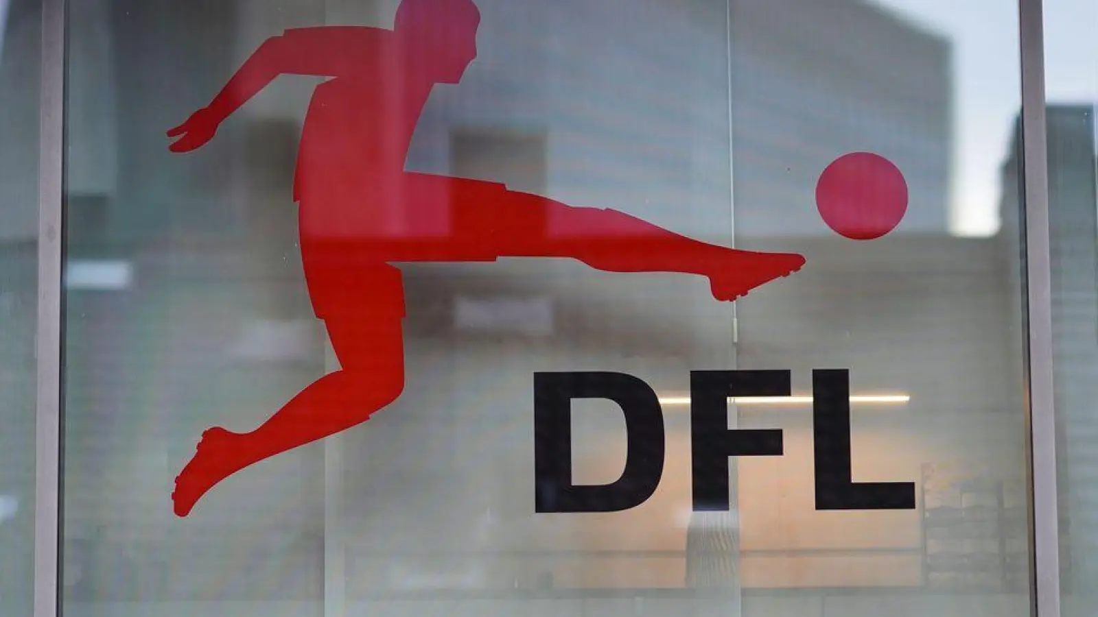 Die DFL arbeitet künftig mit der Liga in den Vereinigten Arabischen Emiraten zusammen. (Archivbild)  (Foto: Frank Rumpenhorst/dpa)