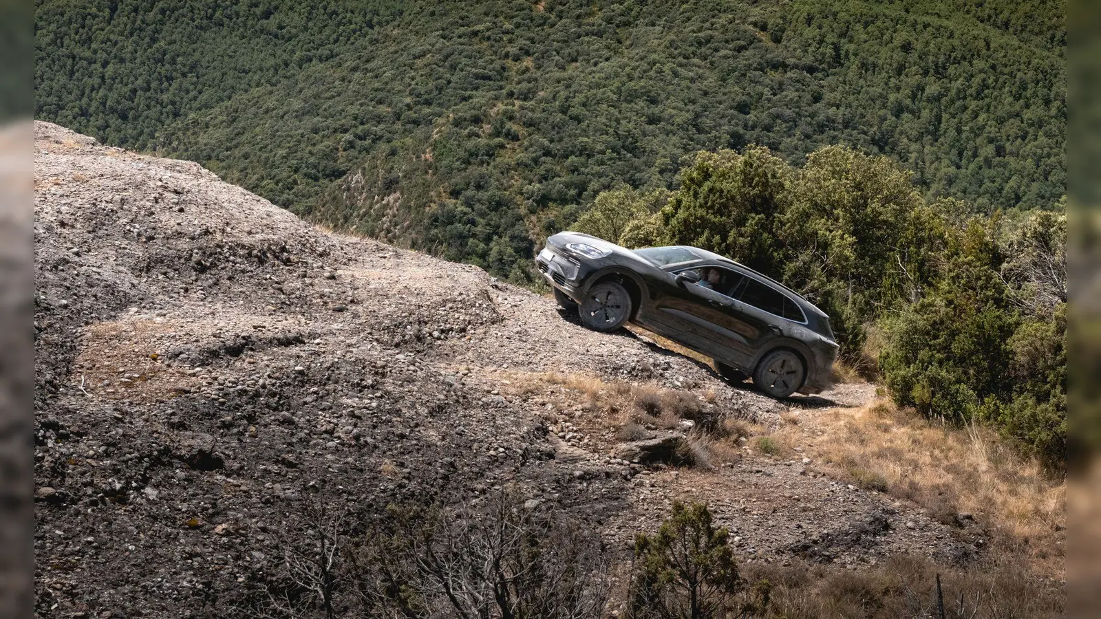 Neben einer besseren Performance soll die neue Cayenne-Generation auch mehr Platz bieten. (Foto: Porsche AG/dpa-tmn)