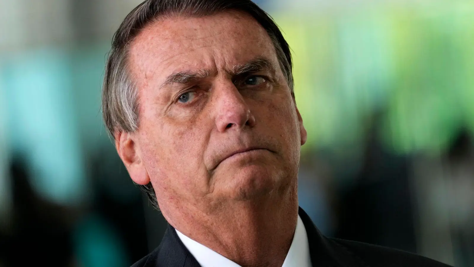 Jair Bolsonaro, Präsident von Brasilien, soll gefälschte Impfausweise genutzt haben. (Foto: Eraldo Peres/AP/dpa)