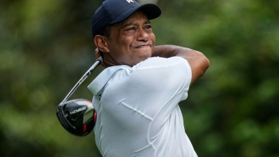 Musste am Fuß operiert werden: Golf-Star Tiger Woods. (Foto: Charlie Riedel/AP/dpa)