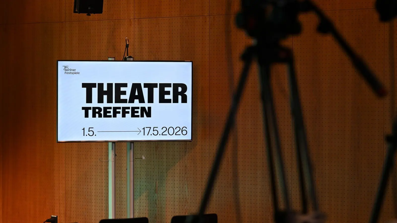 Das Theatertreffen beginnt am Freitag. (Archivbild)  (Foto: Jens Kalaene/dpa)