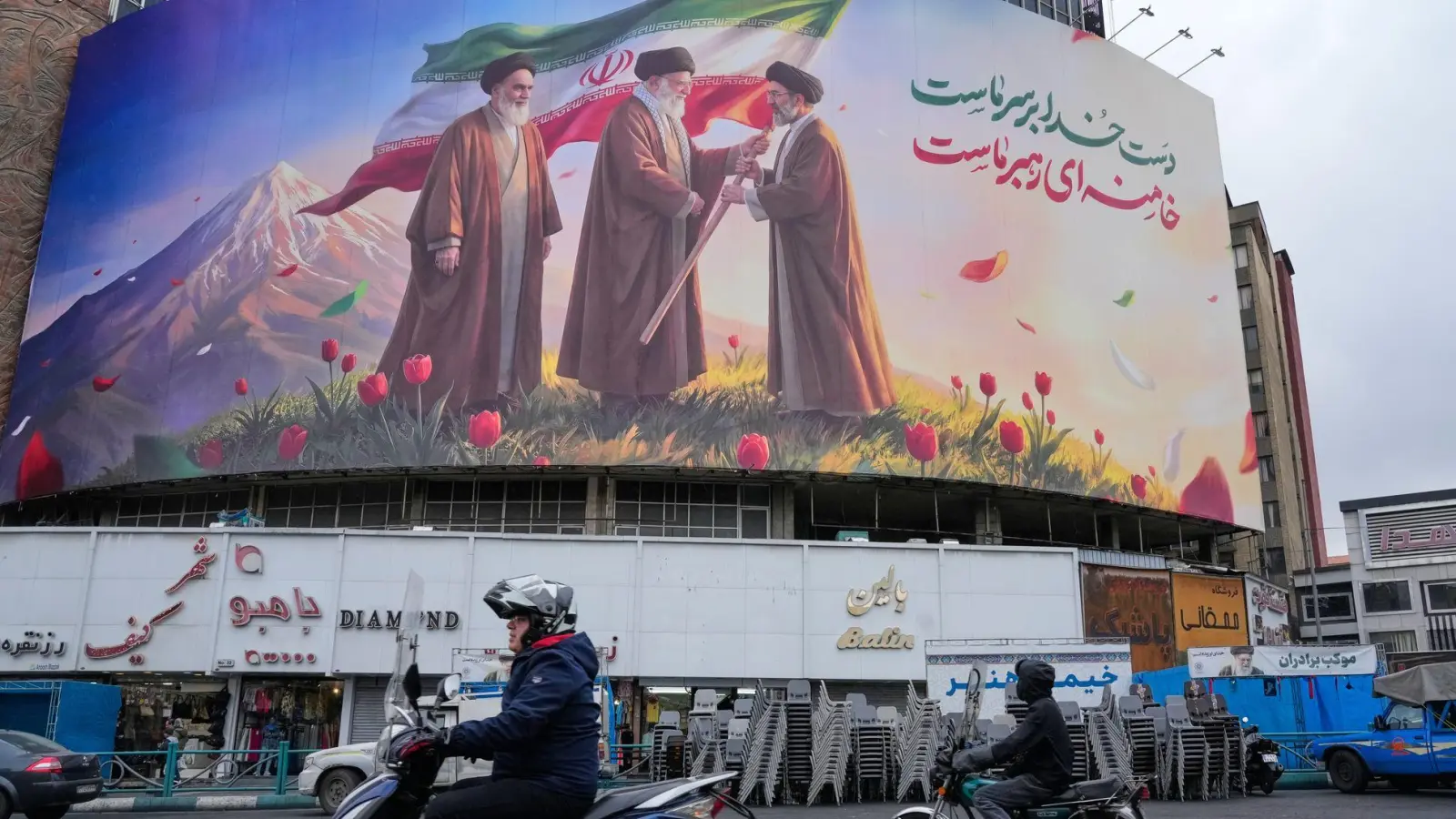 Trump macht düstere Andeutungen über die Zukunft des neuen iranischen Staatschefs Modschtaba Chamenei. (Foto: Vahid Salemi/AP/dpa)