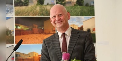 Stephan Bierling beobachtet Donald Trump genau. Zur Ansbacher Leselust hatte er auch etwas Hoffnung mitgebracht.  (Foto: Martina Kramer)