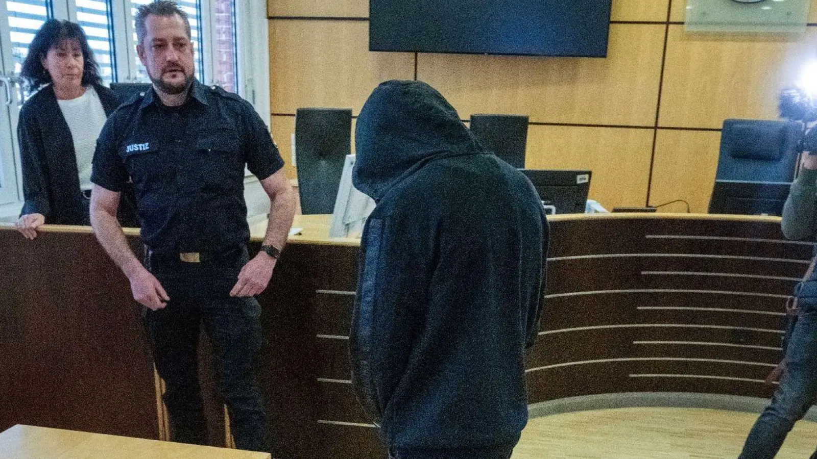 Der Hauptangeklagte am Landgericht Stralsund. Der Mann ist zu einer Haftstrafe verurteilt woden. (Foto: Stefan Sauer/dpa)