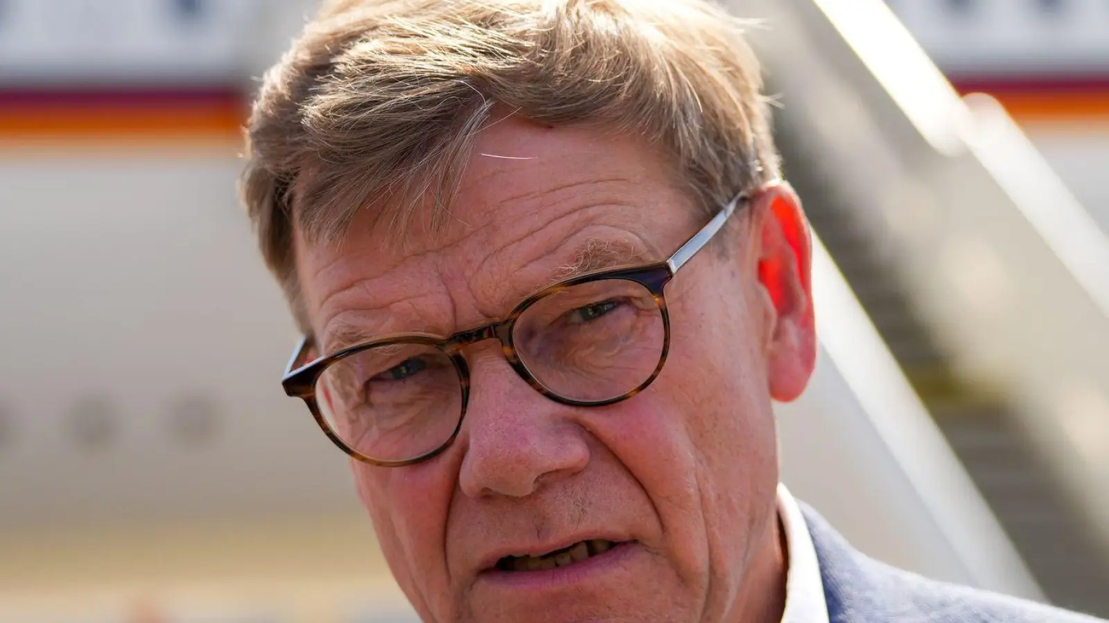 Vor dem Gespräch des ukrainischen Präsidenten Wolodymyr Selenskyj mit US-Präsident Donald Trump äußerte sich Außenminister Johann Wadephul im Podcast „Table.Today“ skeptisch zu einer Entsendung deutscher Soldaten in die Ukraine. (Foto: Soeren Stache/dpa)