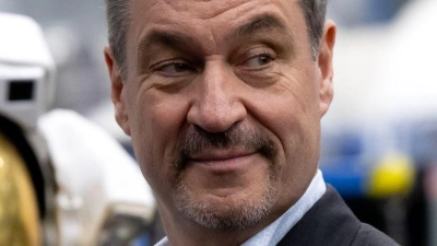 Bei der NASA in Houston fühlt sich Weltraum-Fan Söder sichtlich wohl. (Foto: Sven Hoppe/dpa)