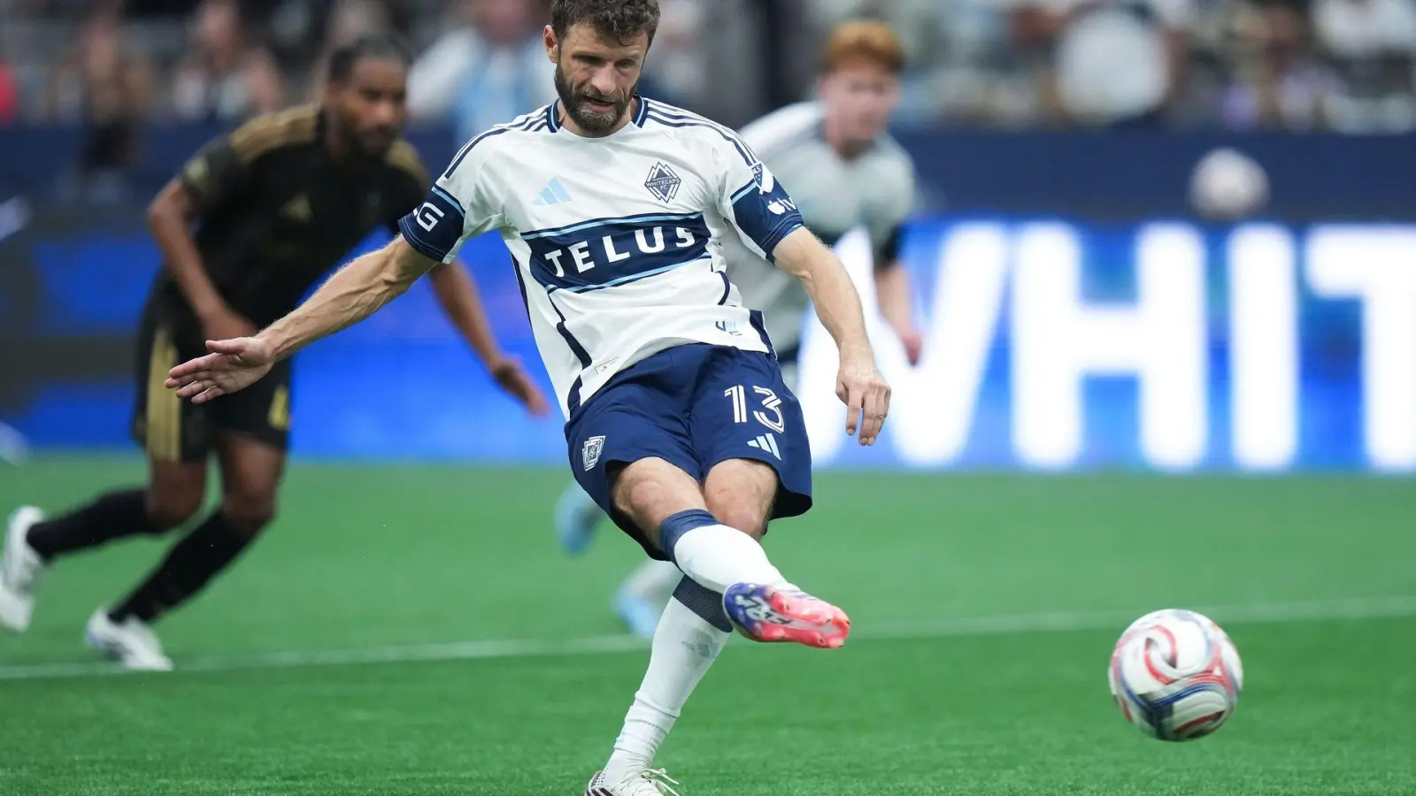 Thomas Müller trifft für Vancouver vom Punkt. (Foto: DARRYL DYCK/The Canadian Press/AP/dpa)