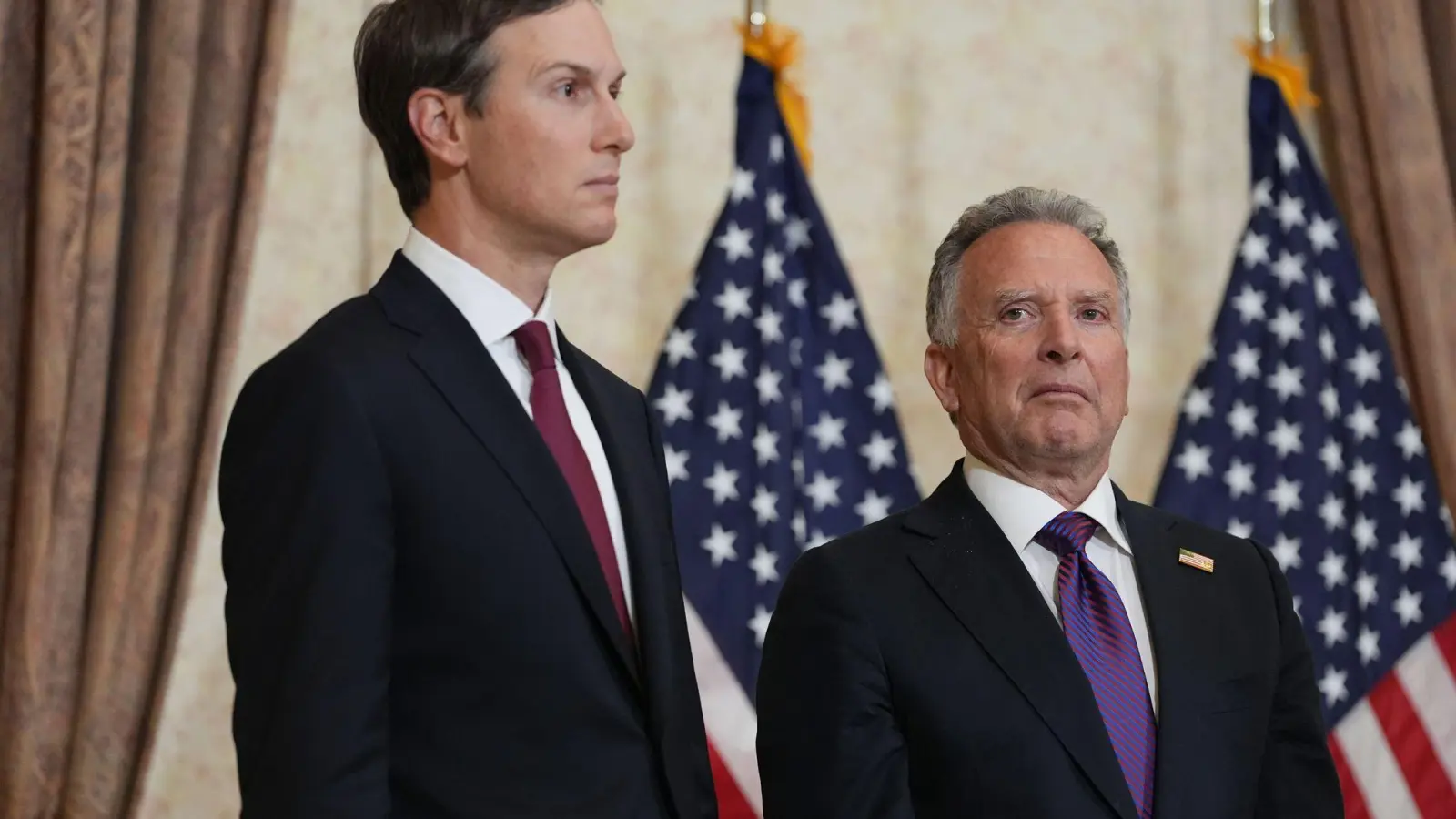 Bleiben nun doch zu Hause: Jared Kushner und Steve Witkoff reisen nicht nach Pakistan. (Archivbild) (Foto: Jacquelyn Martin/POOL AP/dpa)