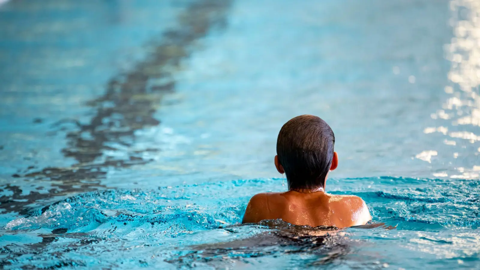Wann die geschlossenen Bäder wieder öffnen können, ist noch unklar. (Symbolbild) (Foto: Fabian Sommer/dpa)