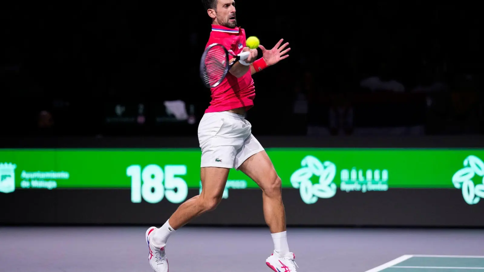 Novak Djokovic setzte sich in zwei Sätzen gegen Cameron Norrie durch. (Foto: Manu Fernandez/AP/dpa)