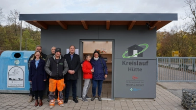 Inge Huber (rote Jacke) hatte die Idee zu dem Projekt in Sachsen, Gemeinderätin Heidi Zimmer (ganz rechts) machte es ihren Ratskollegen und Bürgermeister Bernd Meyer (Dritter von rechts) schmackhaft. (Foto: Andrea Walke)
