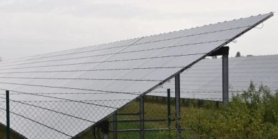 Eine Freiflächen-Solaranlage könnte auch nördlich von Unterntief entstehen. (Symbolbild: Andreas Reum)