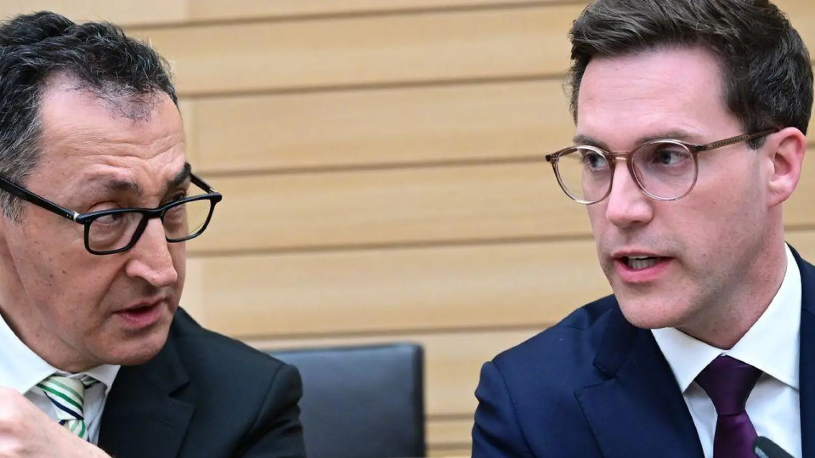 Treffen sich Grünen-Frontmann Cem Özdemir und CDU-Chef Manuel Hagel bald in offiziellen Gesprächen über eine Zusammenarbeit wieder? (Archivbild) (Foto: Bernd Weißbrod/dpa)