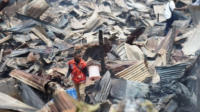 Bei einem Feuer in einem dicht bebauten Wohnviertel in Bukavu brannten auch zwei Schulen ab.  (Foto: --/XinHua/dpa)