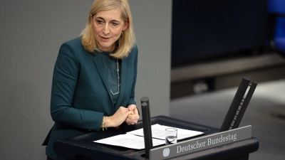 Gesundheitsministerin Warken bringt ihr Sparpaket ins parlamentarische Verfahren. (Archivbild)  (Foto: Markus Lenhardt/dpa)