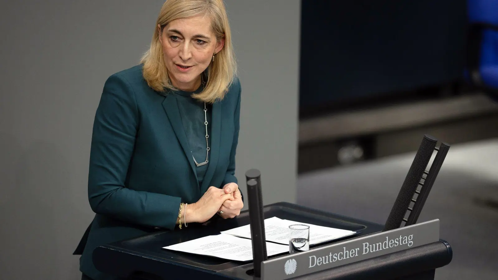Gesundheitsministerin Warken bringt ihr Sparpaket ins parlamentarische Verfahren. (Archivbild)  (Foto: Markus Lenhardt/dpa)
