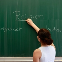 Religion ist an Bayerns Schulen „ordentliches Lehrfach“, wie das Kultusministerium betont. (Symbolbild) (Foto: Matthias Bein/dpa)