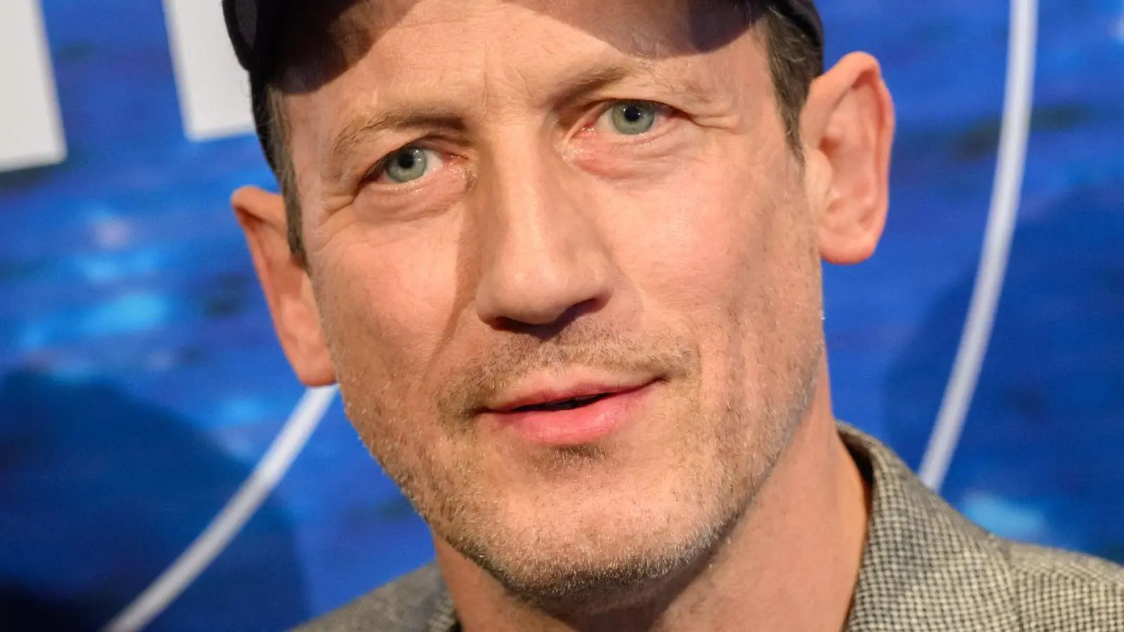 Der Schauspieler geht nun unter die Quizzer und zeigt, bei „Wer weiß denn sowas?“ wie schlau er ist. (Archivbild) (Foto: Julian Stratenschulte/dpa)