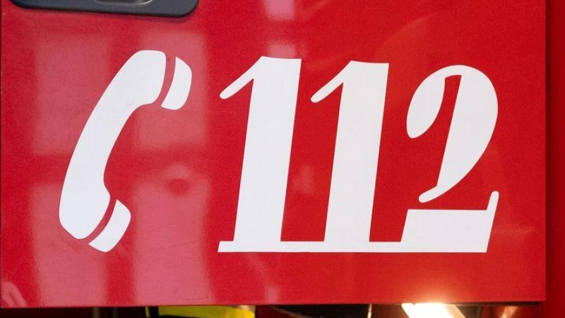 Eine Einsatzkraft der Feuerwehr wurde verletzt. (Symbolbild) (Foto: Niklas Treppner/dpa)