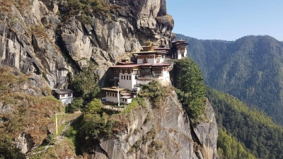 Das Königreich Bhutan will bald wieder Besucher einreisen lassen - verlangt dafür aber höhere Gebühren. (Foto: Nick Kaiser/dpa)