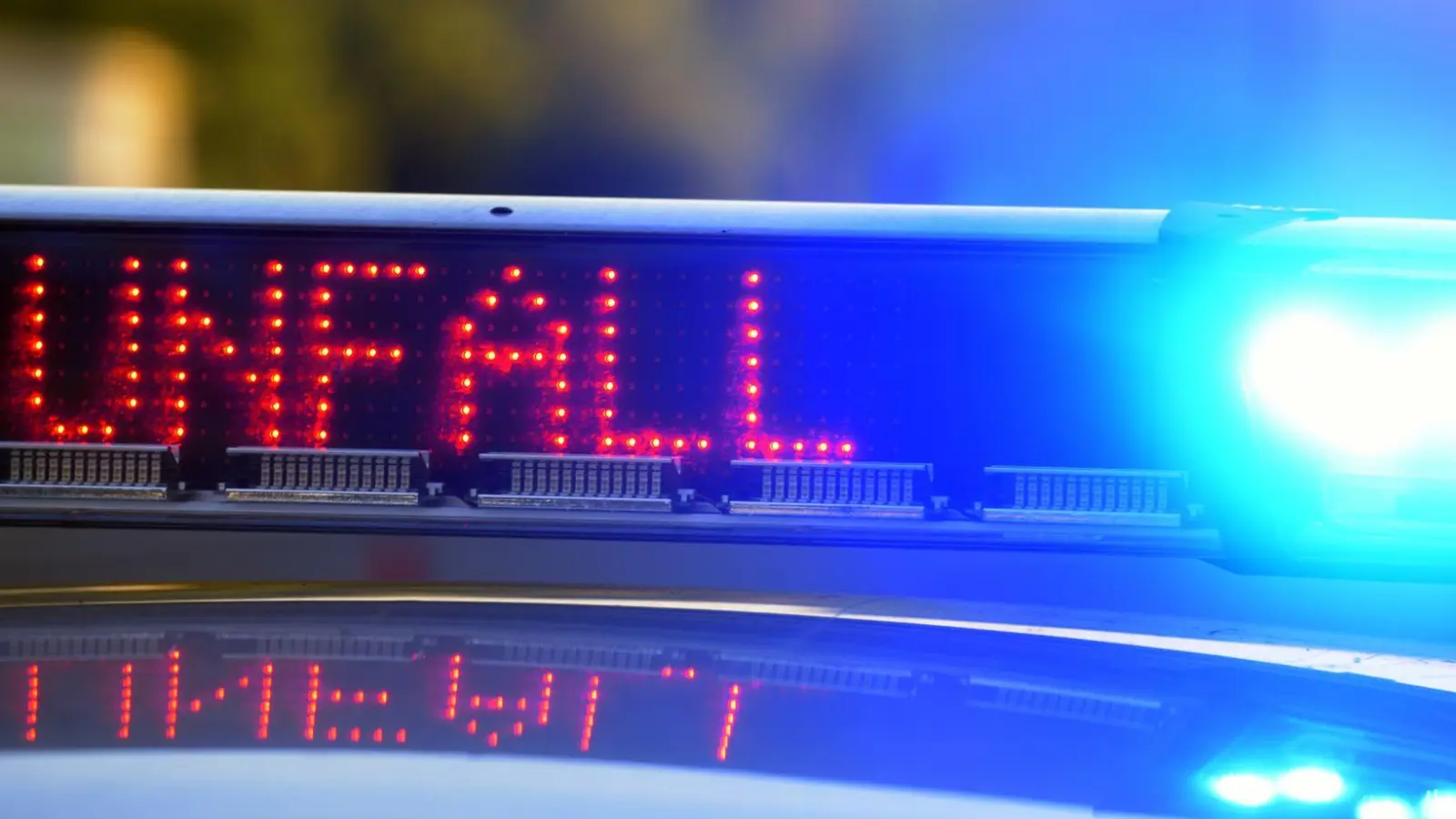 In Niederbayern wurde bei einem Unfall eine Fußgängerin tödlich verletzt. (Symbolbild) (Foto: Stefan Puchner/dpa)