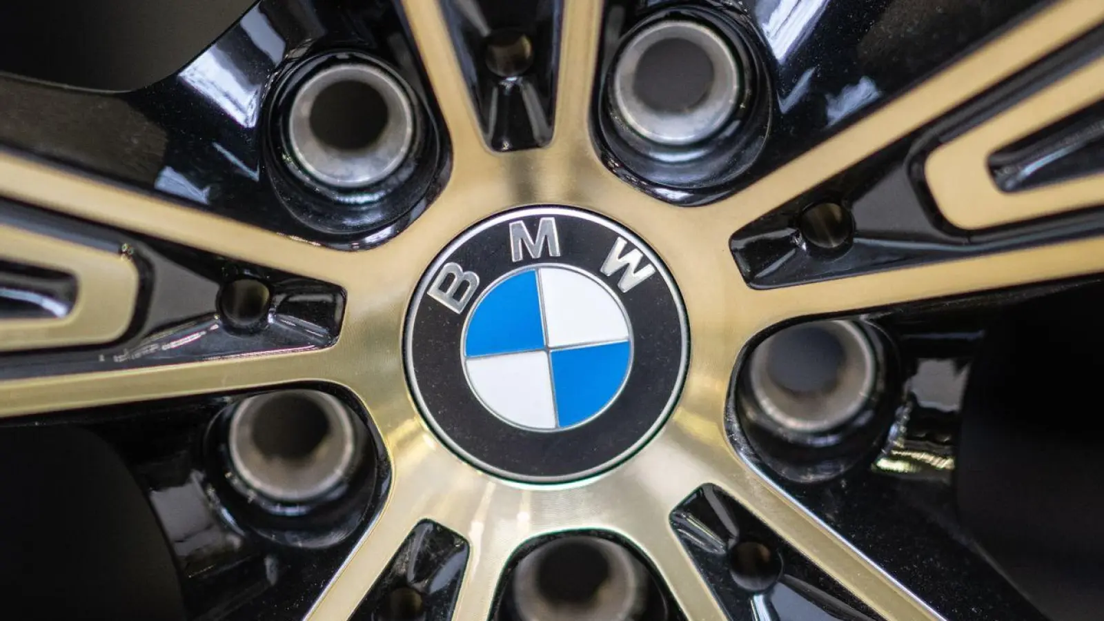 Im laufenden Jahr will BMW mehr als eine halbe Million vollelektrische Autos verkaufen. (Foto: Robert Michael/dpa)