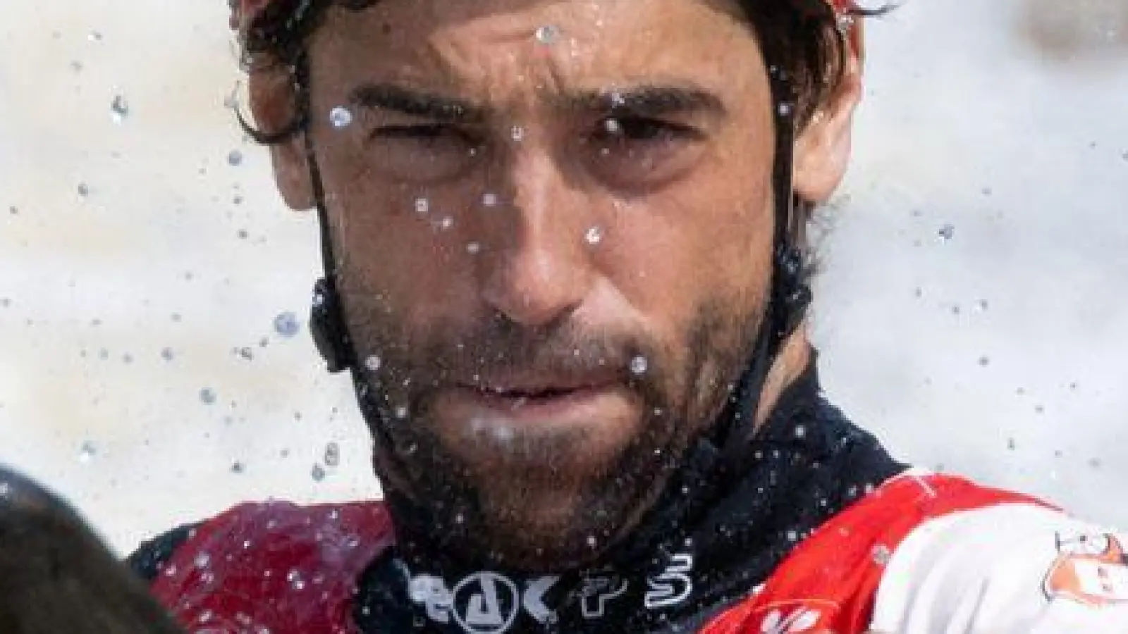 Im Kanu gehörte Hannes Aigner bis 2025 zur Weltspitze, seine Ambitionen auf den Chefsessel im Augsburger Rathaus sind aber gescheitert. (Archivbild) (Foto: Hendrik Schmidt/dpa)