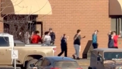 Über das Motiv wird noch gerätselt. (Foto: Jordon Kosik/Jordon Kosik via AP/dpa)