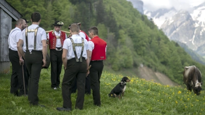 Das Schweizer jodeln sei einzigartig - sagen die Schweizer. (Symbolbild)  (Foto: Gian Ehrenzeller/Keystone/dpa)