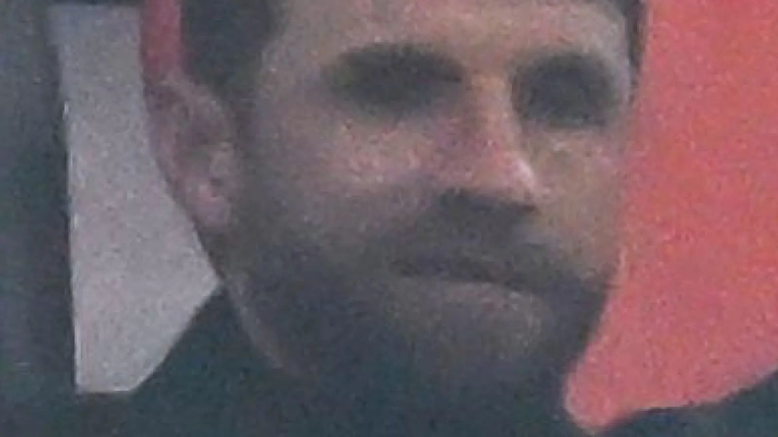 Müller (m) sieht die Bayern-Mühen beim 2:2 gegen Mainz. (Foto: Sven Hoppe/dpa)