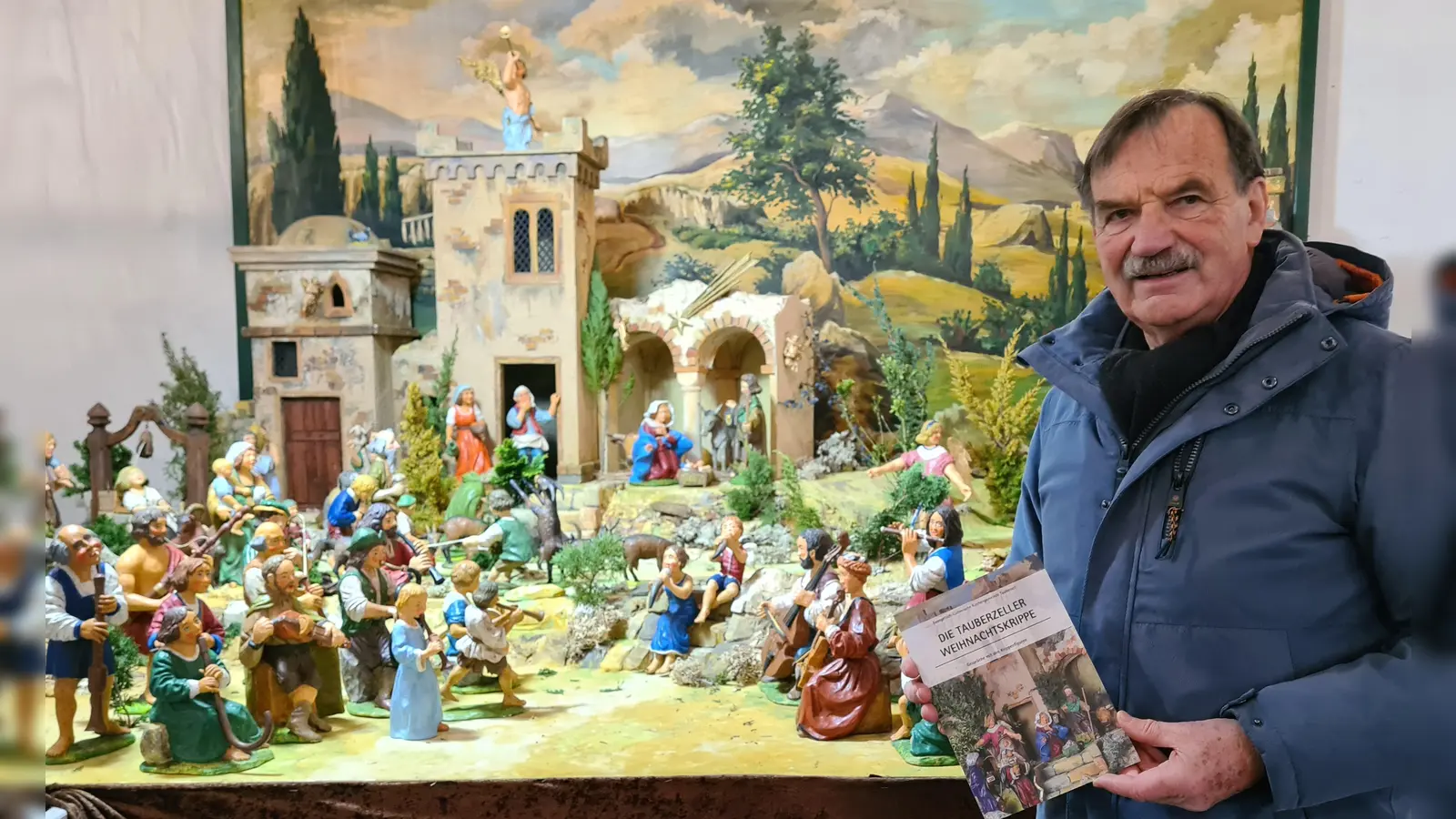 Sämtliche Figuren der Krippe wurden von Erhard Reichert handgefertigt. Bis Ende Januar ist sie in der Tauberzeller Kirche zu bestaunen. (Foto: Margit Schwandt)