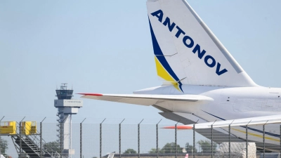 Wer steckt hinter dem Drohnen-Angriff am Flughafen Leipzig/Halle? (Archivbild)  (Foto: Hendrik Schmidt/dpa)