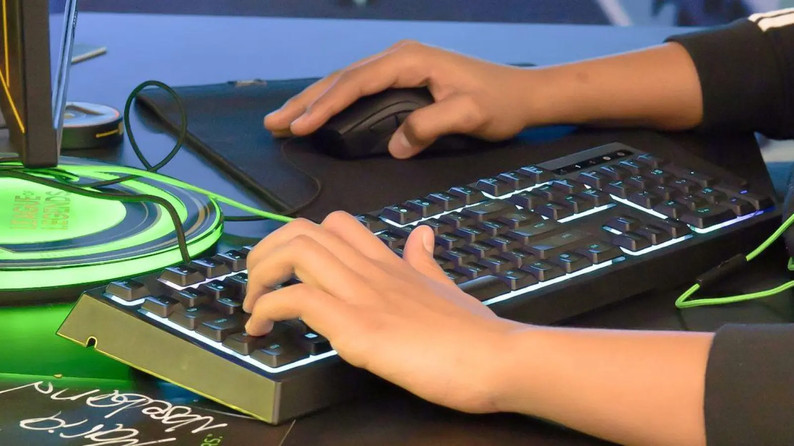 Präziser, schneller und anpassbar: Gerade für Gamer sind mechanische Tastaturen eine beliebte Wahl. (Foto: Laura Ludwig/dpa-tmn/dpa)